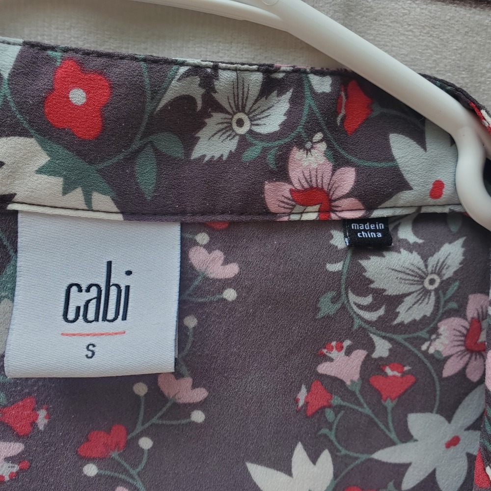 Cabi 5210 Women Sleeveless Floral Button Front Blouse Gray Red Small - Picture 3 of 8